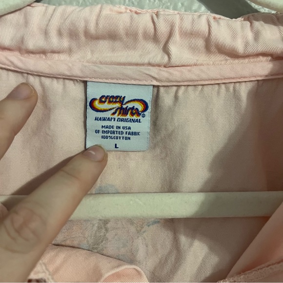 Crazy Shirts Hawaii Hanu Hanu Turtle Pink Pullover - Picture 3 of 5